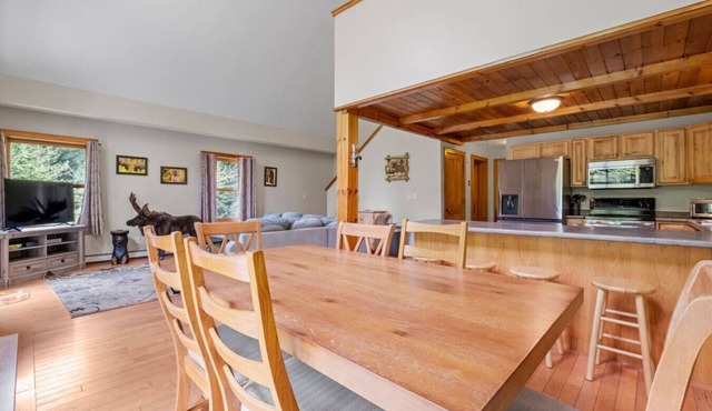 Mirror Lake Retreat- Firepit- Game Room & Mtn View