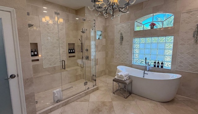 Modern 1+ acre, Corporate Ready, Relocation, minutes to PGA Nat’l,Chef’s Kitchen
