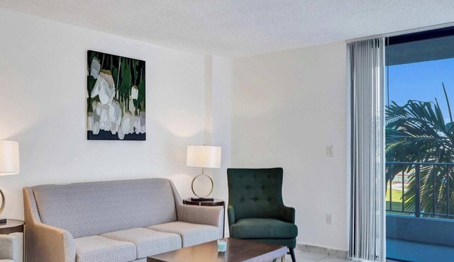 Modern 1BR Getaway Near Hard Rock Stadium