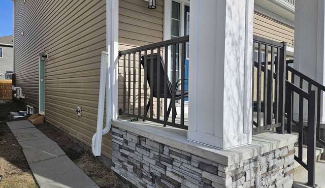 Modern 2-Bedroom Private Basement Apartment – Fully Self-Contained