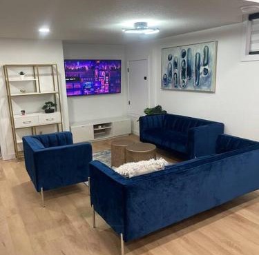 Modern 2Bedroom suite in SW Edmonton close to Edmonton International Airport
