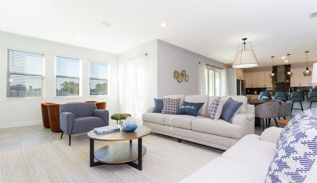 Modern Beach Retreat: Pool & Fun Near the Ocean