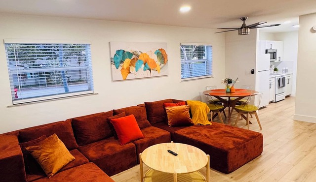 Modern Central Hollywood 2BDx2BA - Free Parking, High Speed WIFI and AC