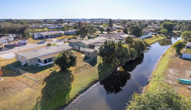 Modern Executive Stay at 211 South Lake Drive – Lehigh Acres, FL