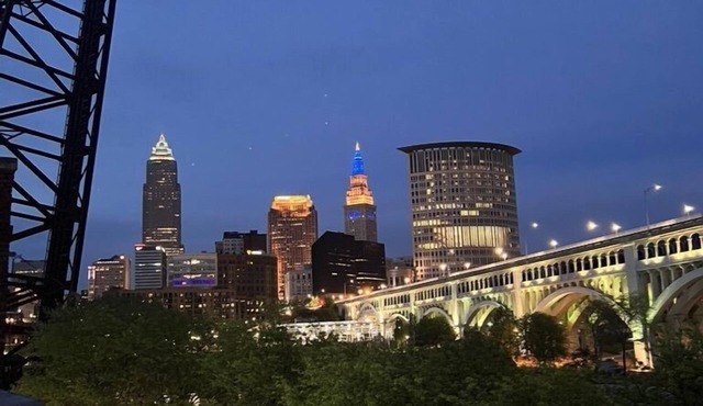 Modern Home in heart of Cleveland Flats with stunnnig views of Cuyahoga River