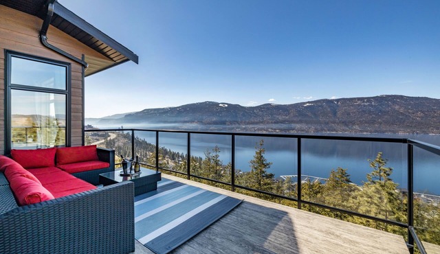 Modern & Luxurious Townhouse with 10/10 Lake VIEWS