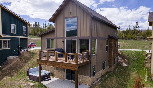 Modern Mountain Cabin with Hot-Tub in Fraser, Colotado