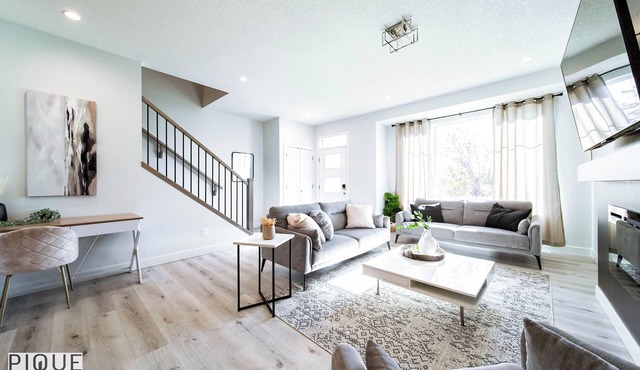 Modern Retreat-3 King Beds-Garage-WiFi-Sleeps 10!