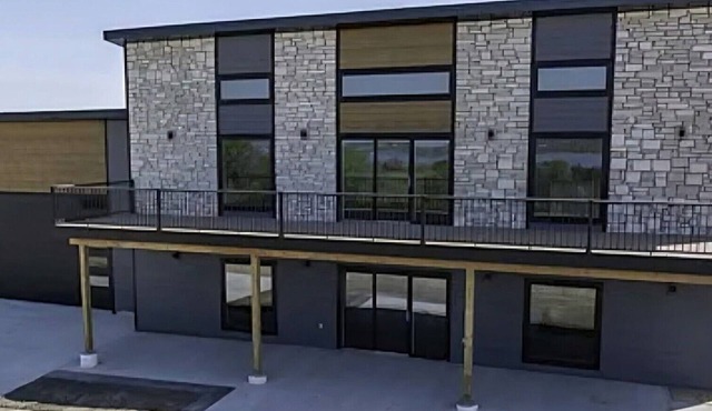 Modern Riverfront Escape, Crofton, NE – Upper Level Suite
