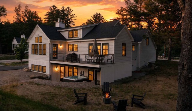 Moon Meadow Farmhouse: luxury getaway w/hot tub