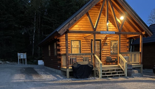 Moose Alley Cabin On The Rocks in Pittsburg New Hampshire. New for 2022