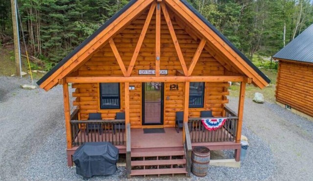 Moose Alley Cabin On The Rocks