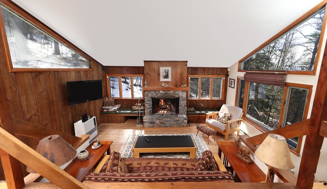 Mountain Cabin with long range views, privacy, and more.