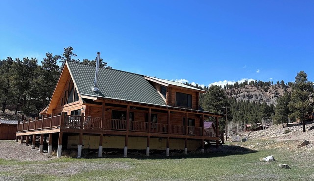 Mountain Valley Paradise- stunning retreat nestled in the heart of the San Juans