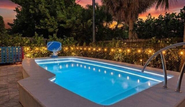 Movie Theater, Heated Pool, & Sauna - Luxe 4BR