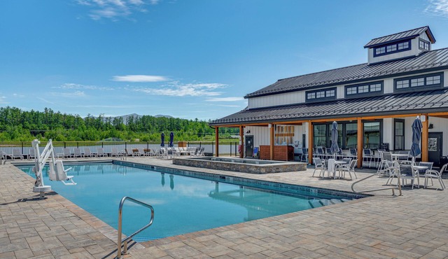Mtn Views + Resort Perks: Cozy Cottage in Thornton