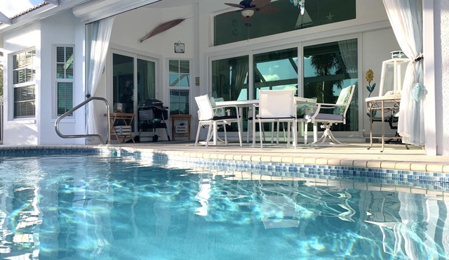 Naples, dream villa on the lake, south facing, private, heated pool, free Wi-Fi