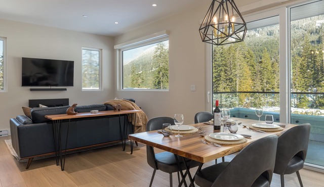 ❄︎Nature's Nook❄︎ | 2 BR Newly Built | AC & Private Garage | WedgeWoods