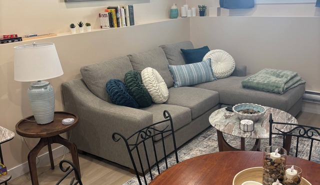 NEW 2 bedroom, (queens) 1 bathroom VRBO, comfy & serene. “ASPEN’s Suite Escape”