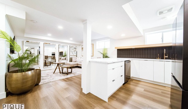 NEW 2Bed Luxury Retreat Suite-King Bed-AC-WiFi