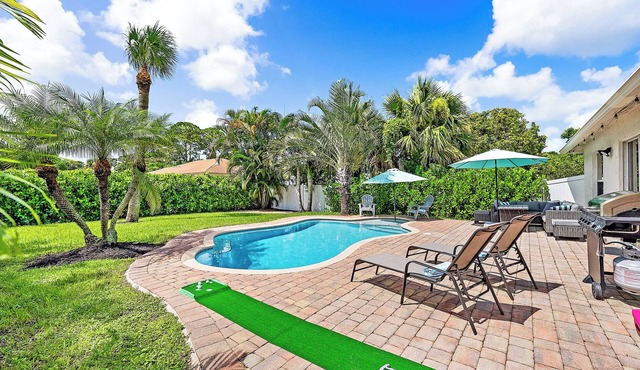 *NEW 3/2 Pool Home, Private Yard, Great Location!