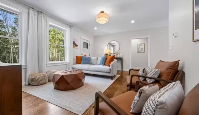 New Bartlett home close to Attitash with Hot Tub