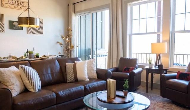 *New* Dog friendly mtn getaway. 3br/4ba, ski, golf, hike!