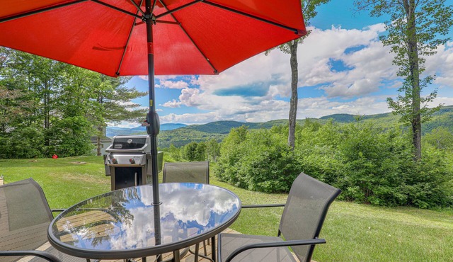 New Hampshire vacation getaway with gorgeous mountain views—ski, hike, swim!