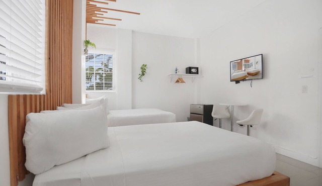 NEW LISTING! Belleza Sobe Private Entrance studio Sleeps 4