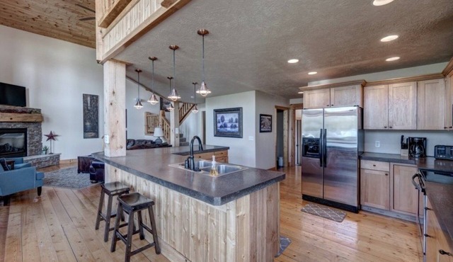 NEW LISTING! Blackmoon 3 BR Chalet at Terry Peak with Outdoor Hot Tub - Sleeps 16 by RedAwning