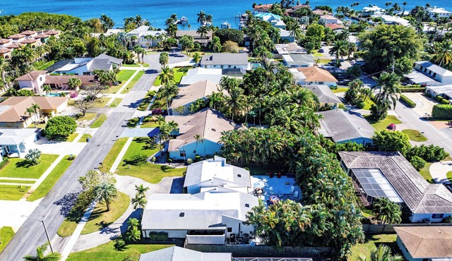 New Listing! Stunning South Florida Escape! 5 minutes to beach!