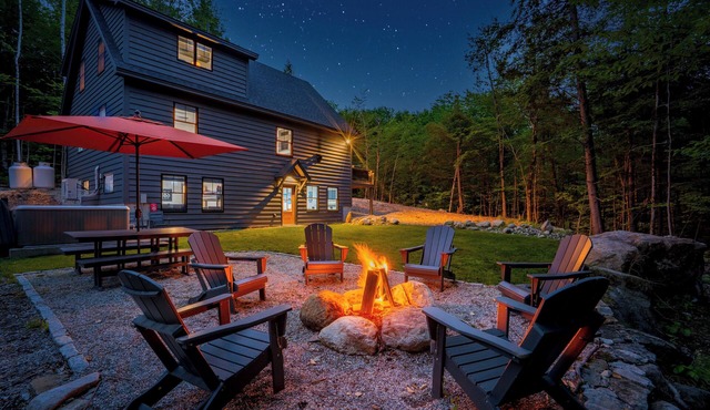 NEW LUXURY Chalet -Hot Tub, Game Rm, A/C, SLPS 12!