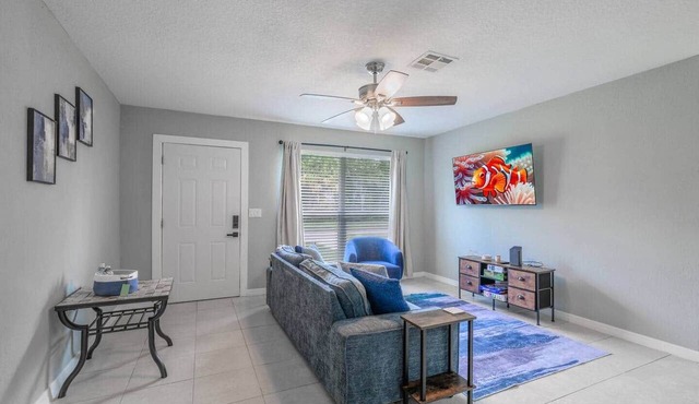 *New Min to Beaches*Mins To HCA Hospital*King Bed*