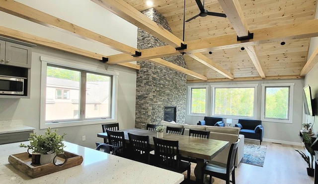 NEW Modern home at Ledges at Attitash w/ Hot Tub & Mountain Views and many more!
