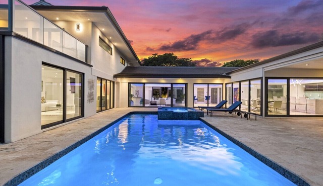 New Modern Mansion on Water w/Dock/Billiards