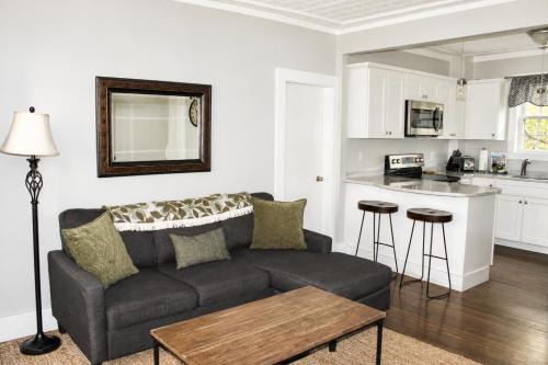 New One Bedroom Apartment Near Lake Winnipesaukee