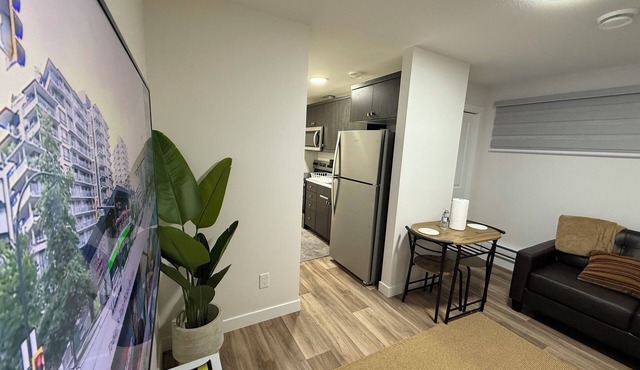 New suite in a great location. Central for shopping, restaurants and commuting.