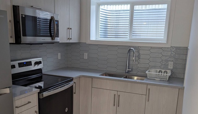 Newly built cozy 1 bed basement suite