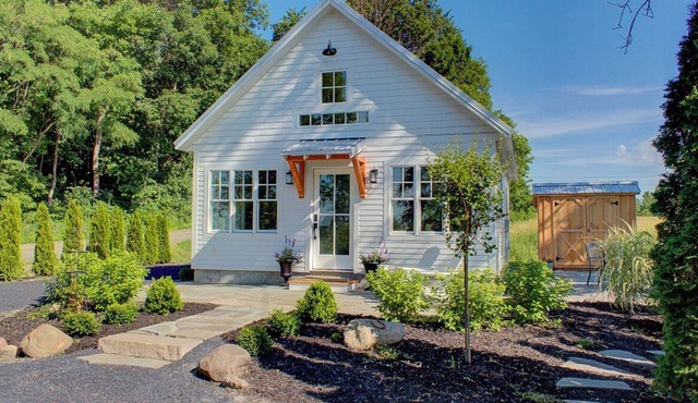 Newly Constructed Island Cottage with Lake Views
