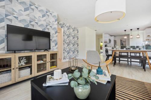 Newly Remodeled House in Miami - 3BR House with Private Yard - 5 Min ride to Hollywood Beach