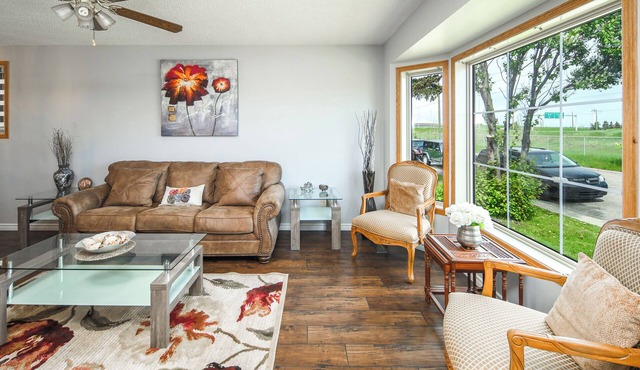 Newly renovated! Perfect location! BBQ! King bed!