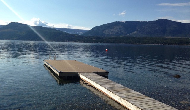 NEWLY RENOVATED! Shuswap Lake, 3 BR, 2bath, private beach