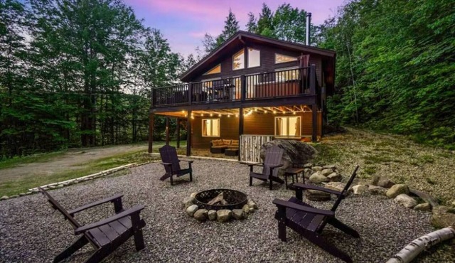 Newly Updated Chalet- 5 min to Sunday River-Hottub