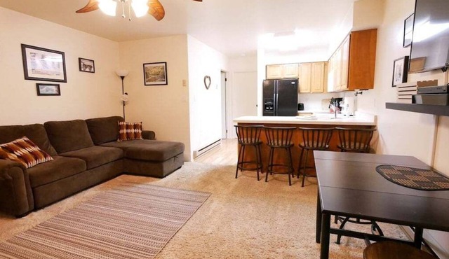 Nice 1 bedroom easy access to pool/hot tub