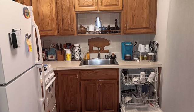 NO CLEANING FEES ALL NOVEMBER. LOW LOW RATES.