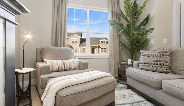 NOCO Retreat - King Beds, Fireplace, Scenic Trails