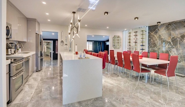 Oasis Home! W/ private pool and movie theater