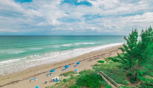 Ocean Front Two Bedroom Condo, Jensen Beach, FL 2869369