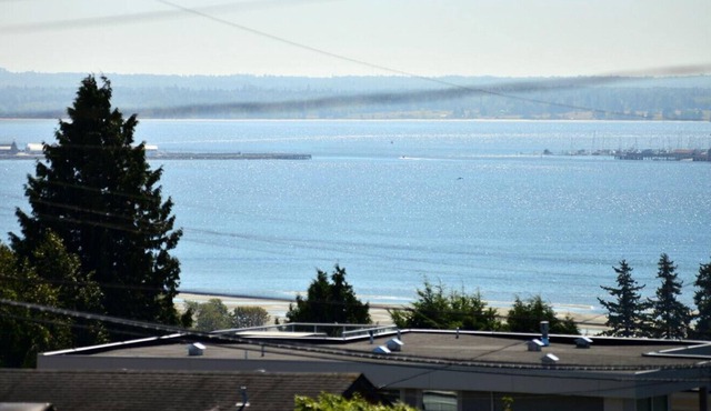 OCEAN VIEW! Spacious 5 Bed Home in White Rock