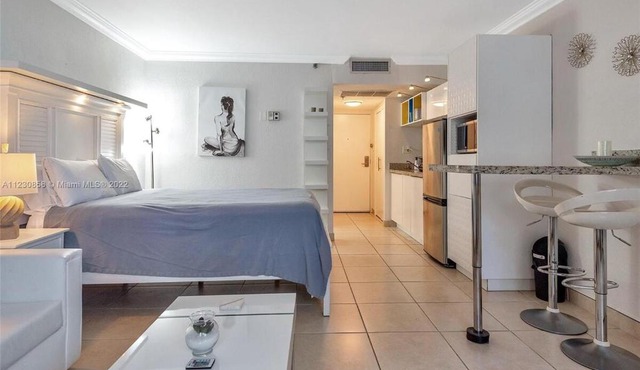 Oceanfront 1BR in Sunny Isles - 4 guests, pool & beach